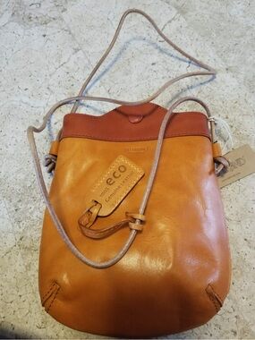 Old Trend Eco 100% Genuine Leather Two Tone Tan Crossbody Bag